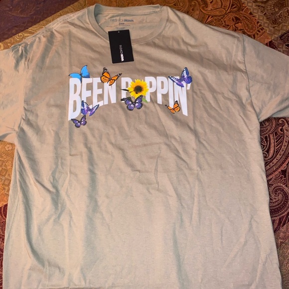 Been Poppin’ Butterfly Top - Picture 2 of 3